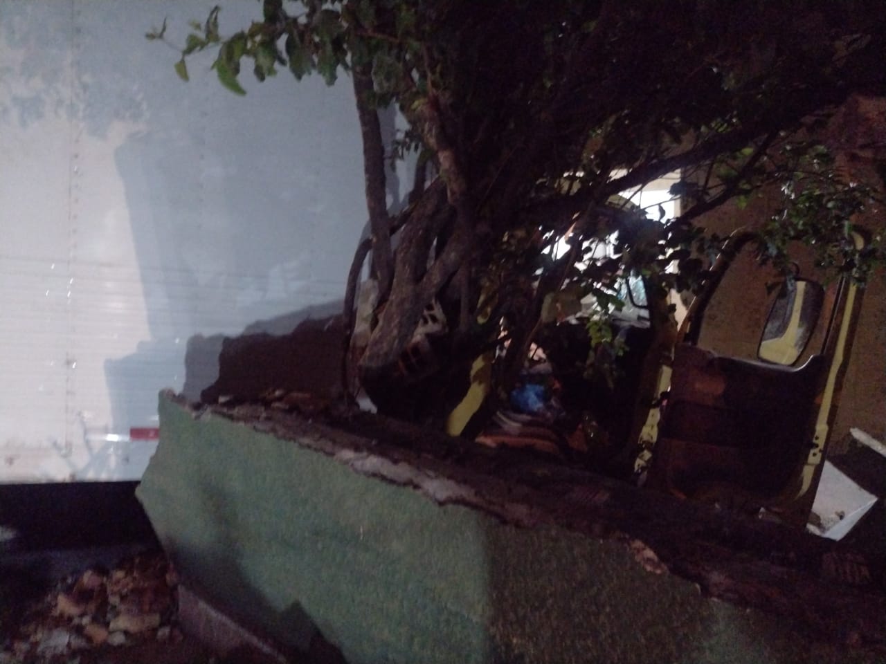 Reboque foi acionado por moradores