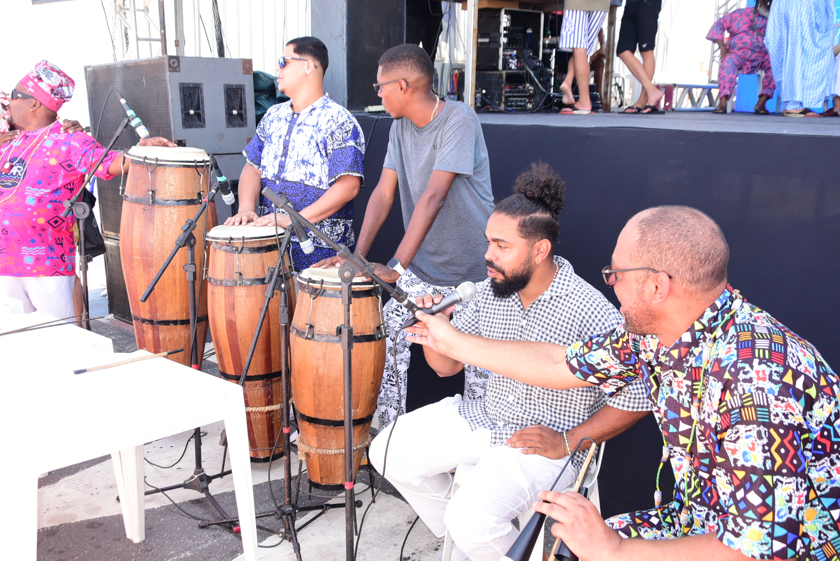 A orla de Itaipuaçu recebeu neste domingo (25) o primeiro Festival Yemanjá de Maricá