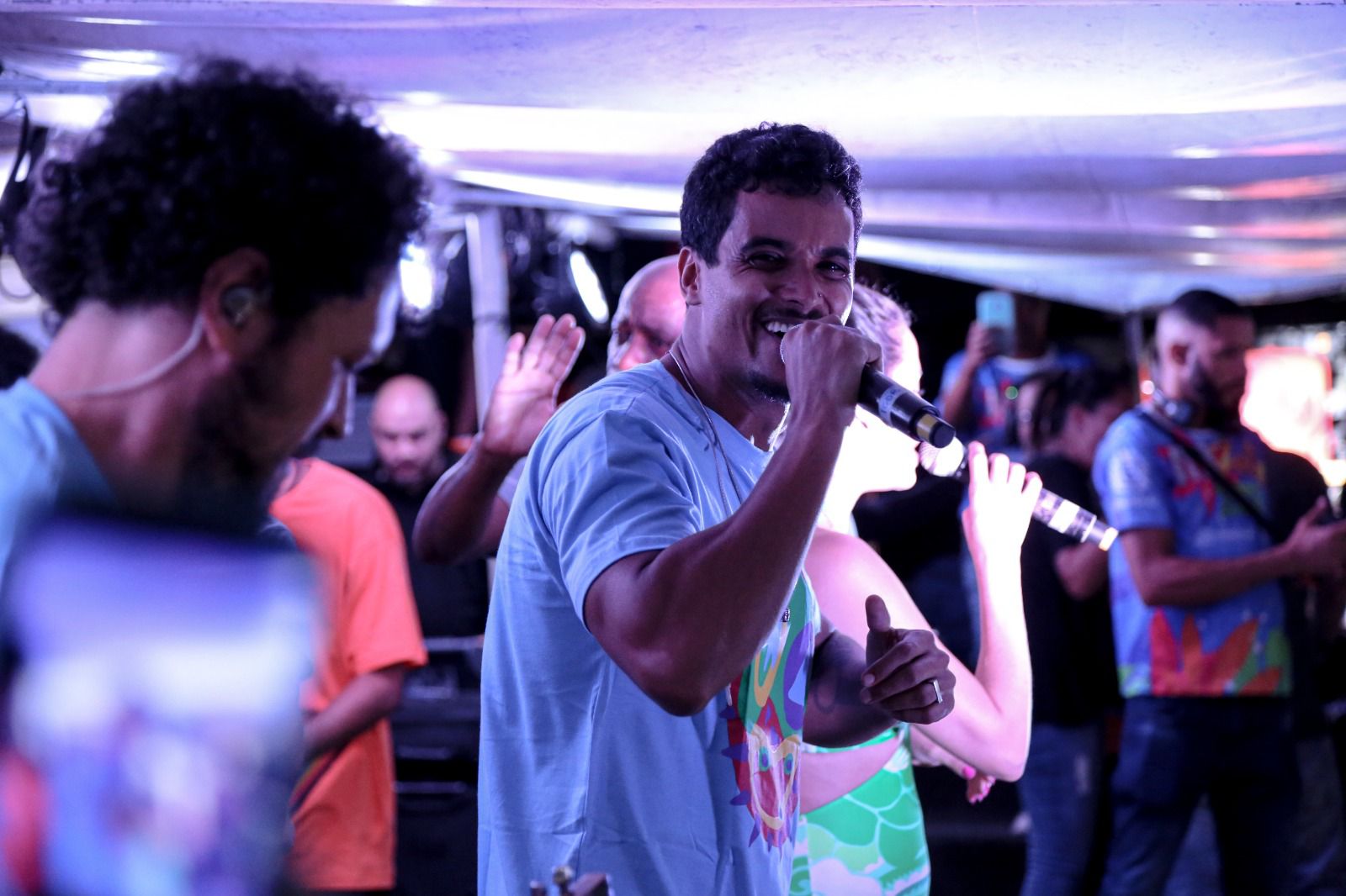 Monobloco arrasta multidão e levanta público em Itaboraí