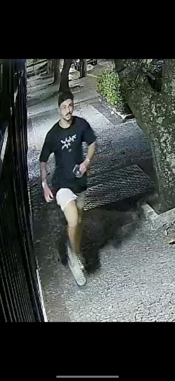 Niteroiense quase é morto em assalto na Barra da Tijuca; vídeo