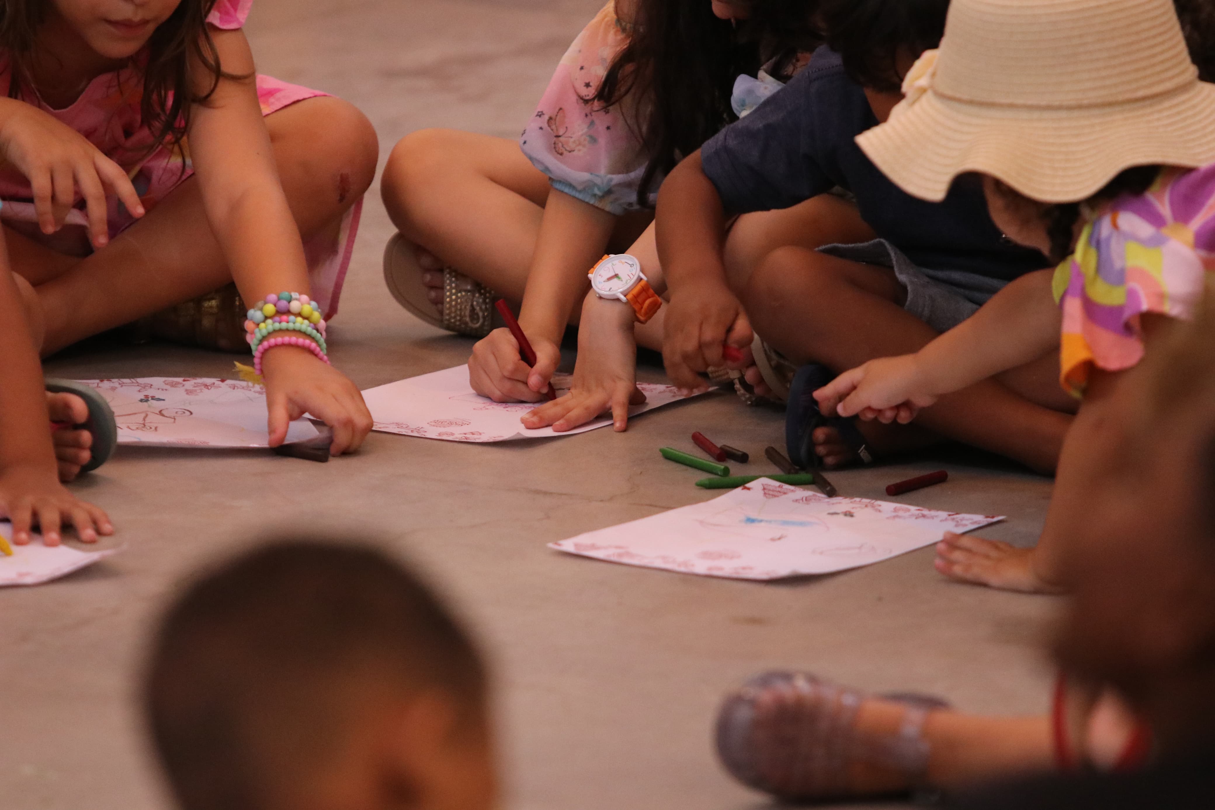 'Papai Noel' vira atração no Mercado Municipal de Niterói