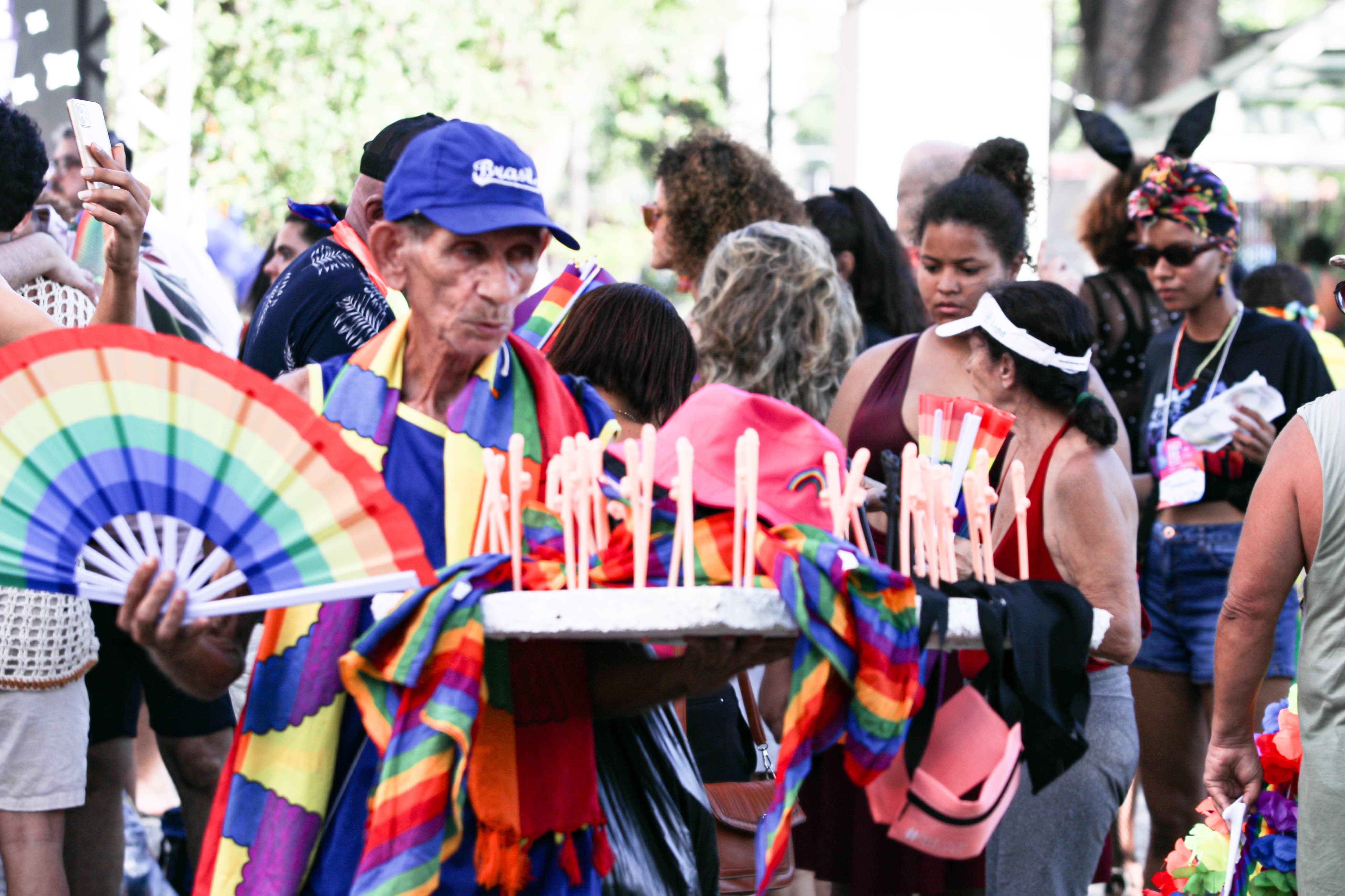 Parada LGBT: Milhares vão às ruas de Niterói em luta por direitos