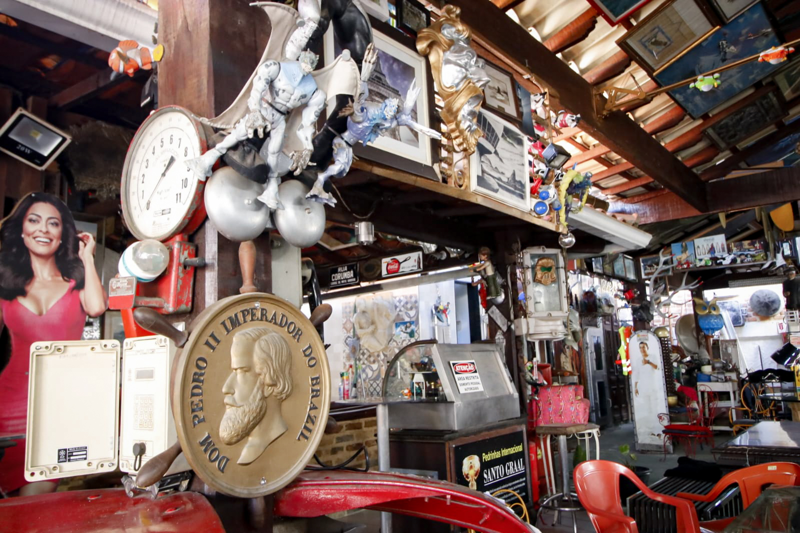 Bar Praia das Pedrinhas Internacional mantém um antiquário