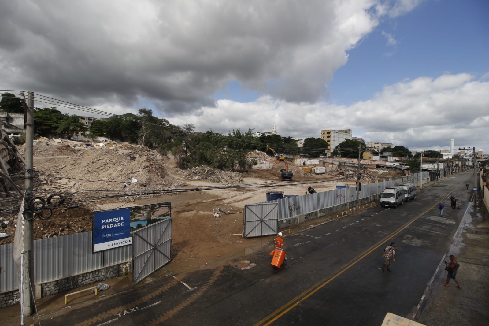 Antiga Universide Gama Filho foi implodido para a construção do Parque Piedade