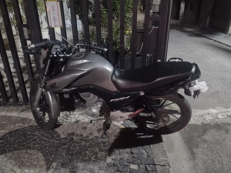 Motocicleta que estava com os criminosos