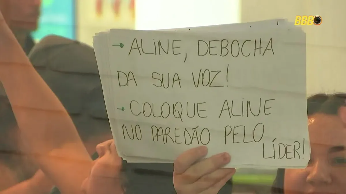 Seu Fifi: Renata recebe dicas sobre o jogo; veja os cartazes