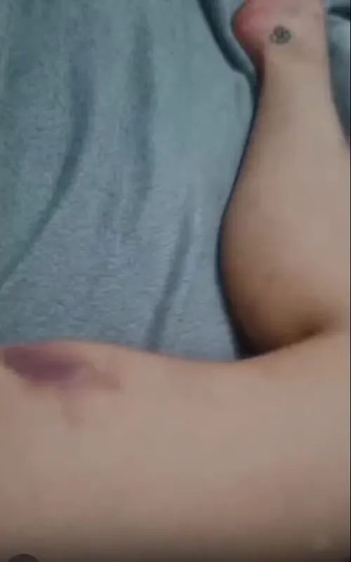 A mulher alega ter sofrido violência física, moral, psicológica e sexual