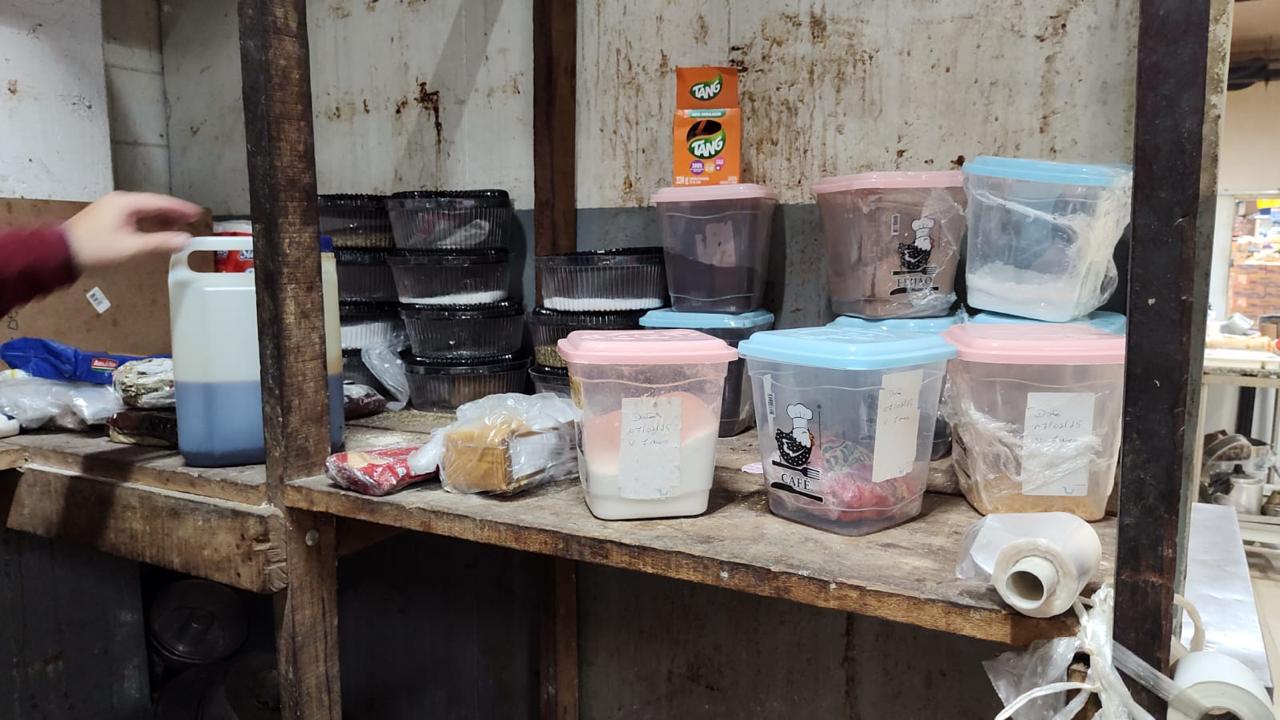 Baratas no feijão! Mais de 290 kg de alimentos descartados em supermercados