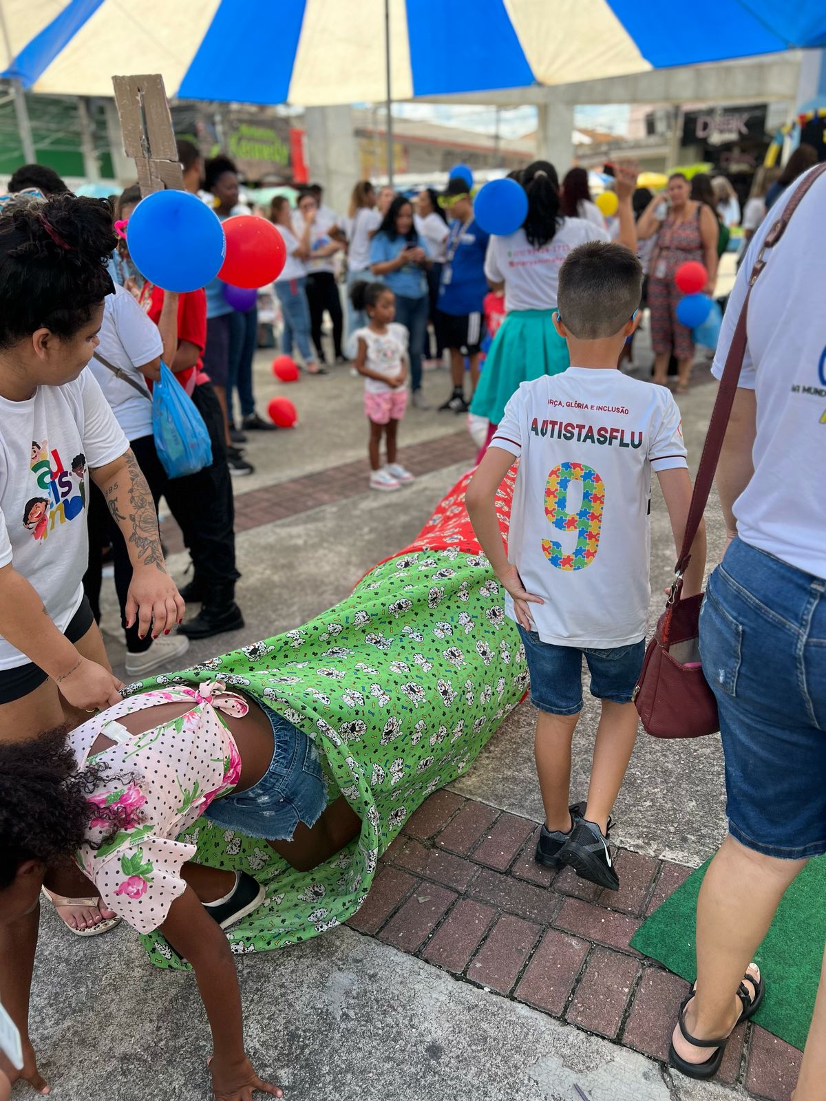 Caminhada uniu famílias em busca por respeito às pessoas com TEA