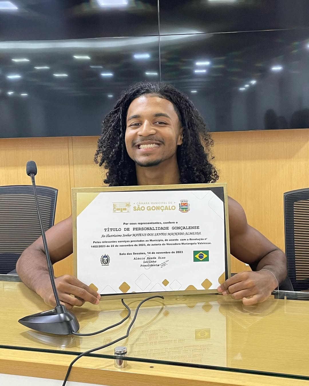 Mateus recebeu o Título de Personalidade Gonçalense