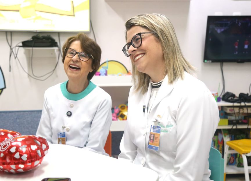 Médicas pontuam que o amor e a dedicação das mães dos pequenos pacientes são essenciais