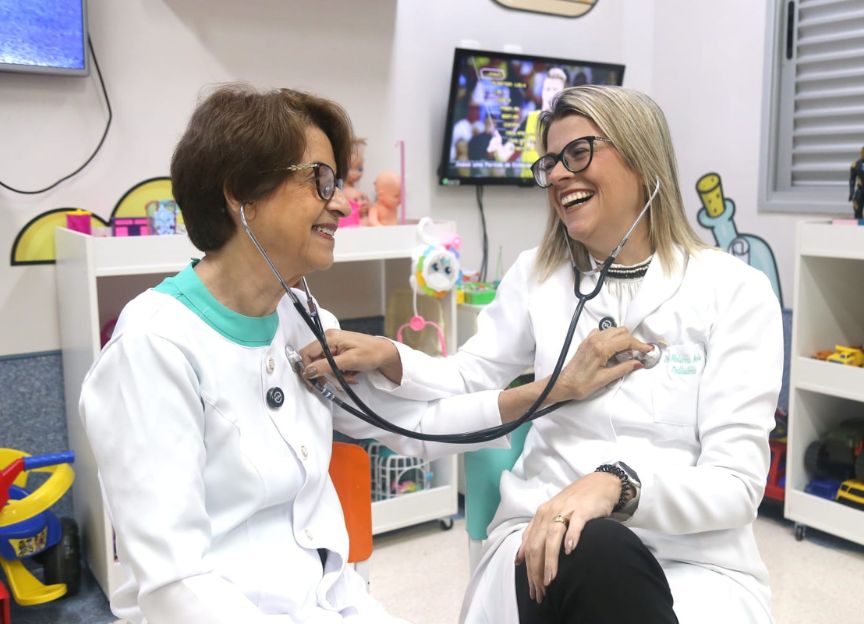 Médicas pontuam que o amor e a dedicação das mães dos pequenos pacientes são essenciais