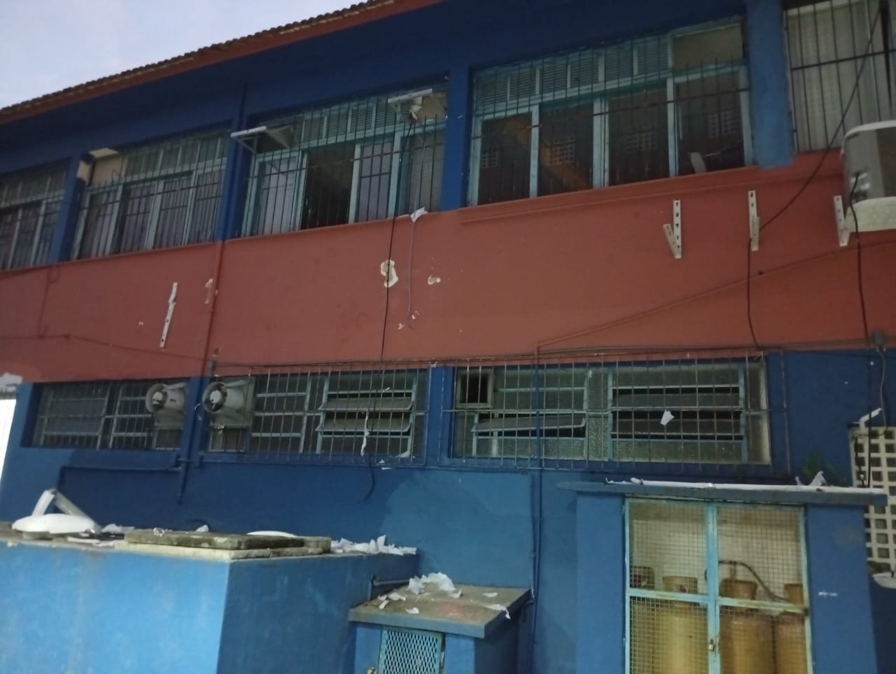 Mais um colégio é invadido e furtado em Niterói; veja fotos da destruição