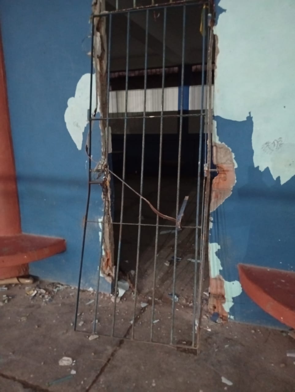 Mais um colégio é invadido e furtado em Niterói; veja fotos da destruição