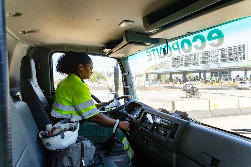 Caroline começou trabalhando na praça de pedágio