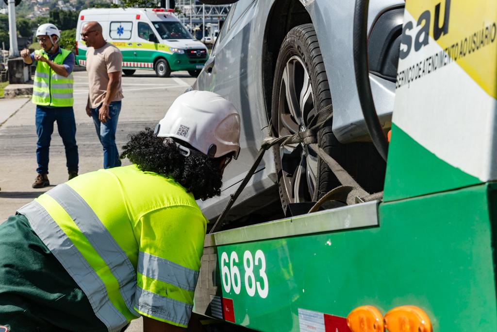 Para atender ocorrências de pane, saem um condutor de guincho e o veículo