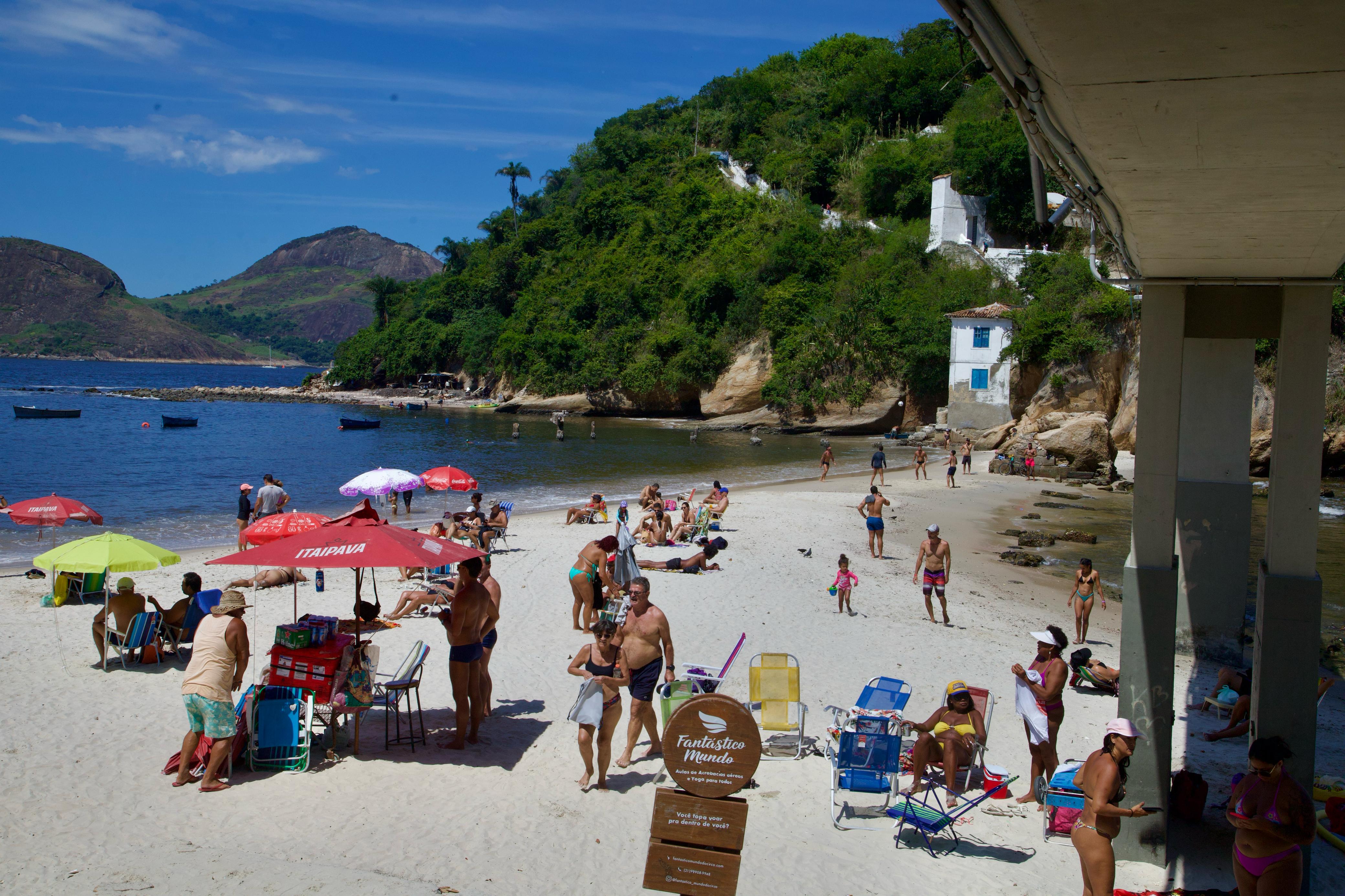 Praia apresenta condições próprias para banho