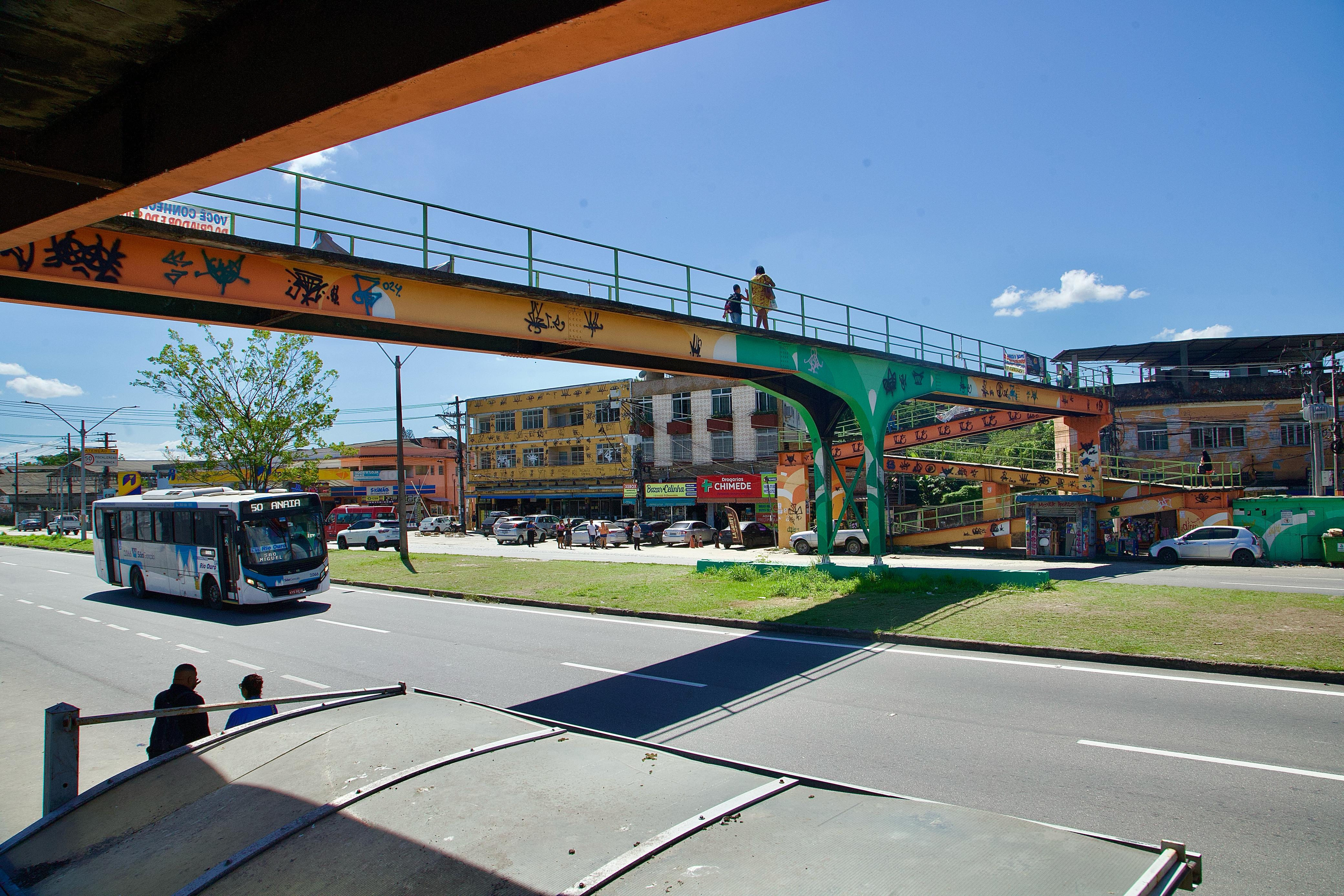 Passarela fica na altura do bairro Arsenal, em São Gonçalo