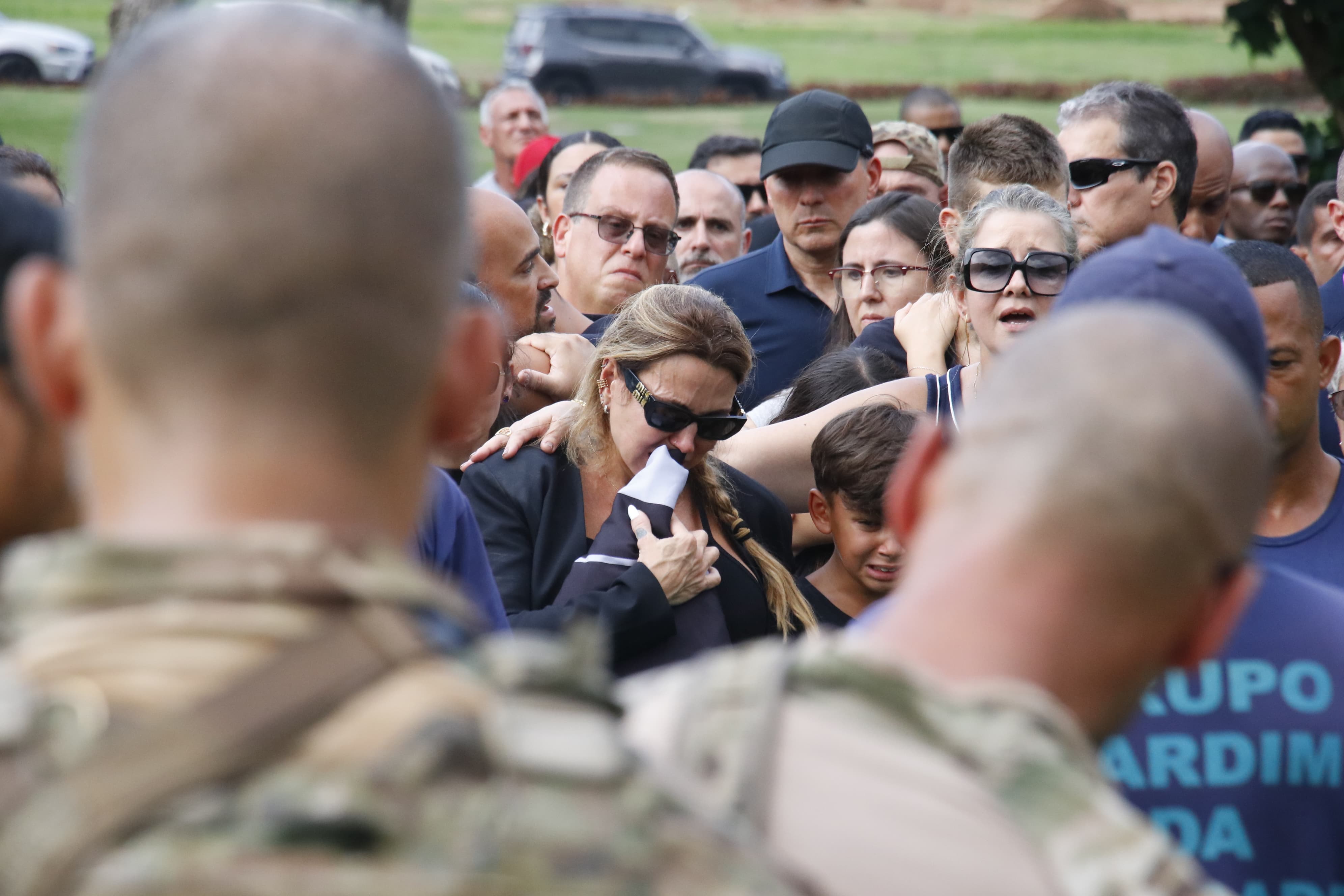 Colegas de farda fizeram última homenagem ao policial civil