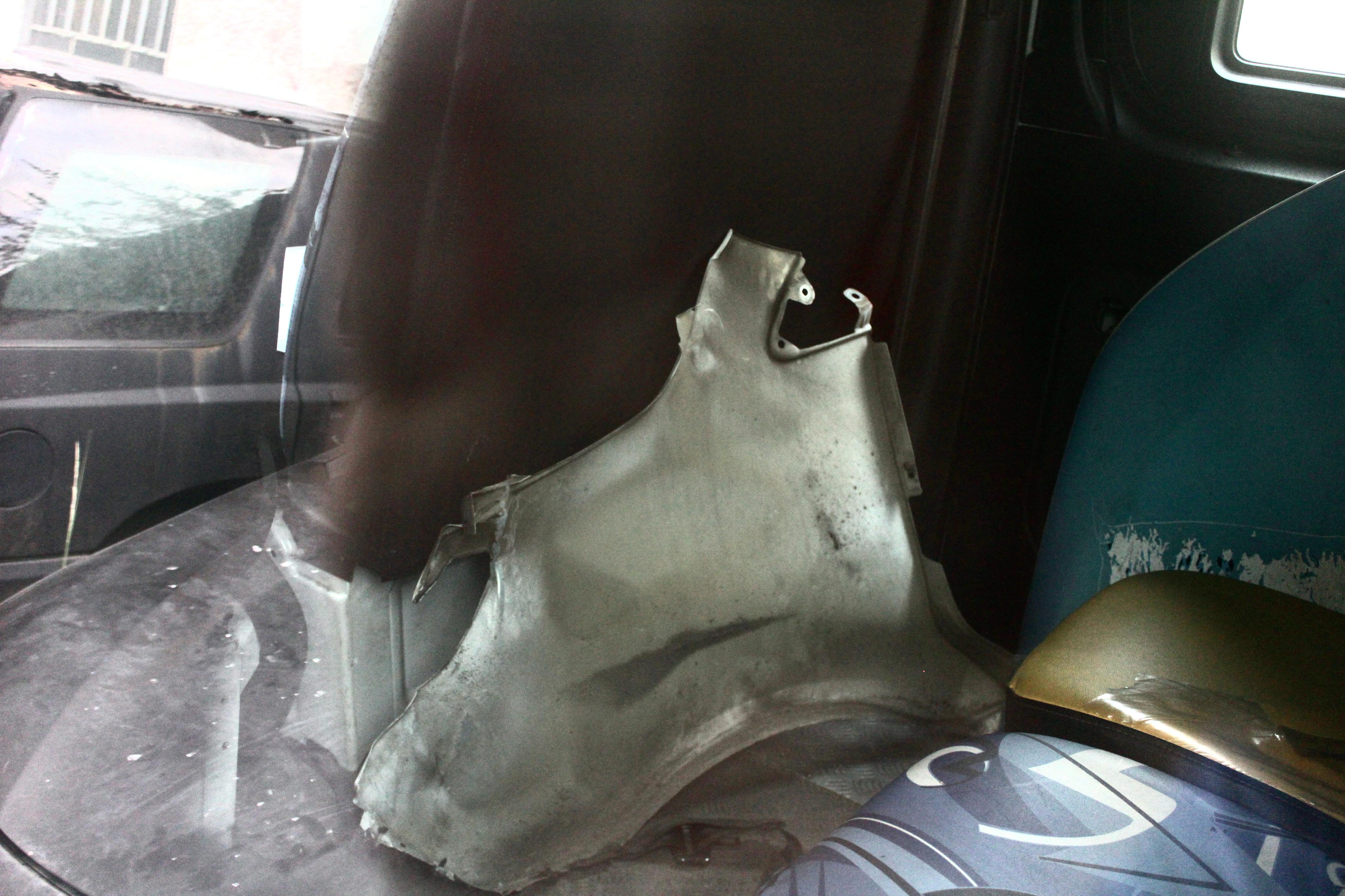 Capô da van danificada