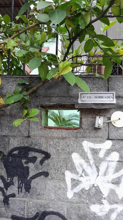Criminosos roubam caixas de correio em Niterói; vídeo
