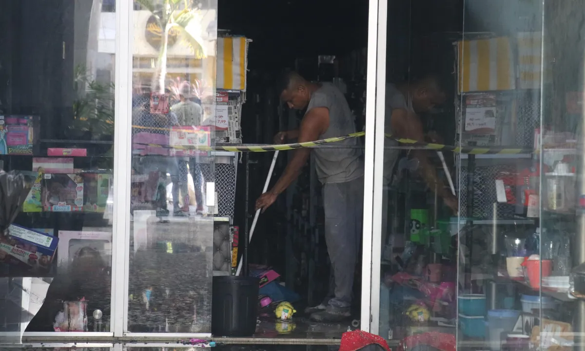 Defesa Civil interdita loja que pegou fogo na Zona Sul de Niterói