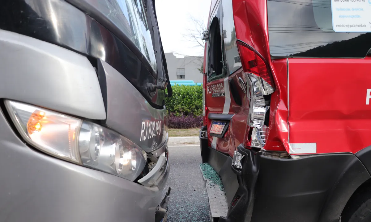 A colisão provocou lentidão no trânsito da rodovia