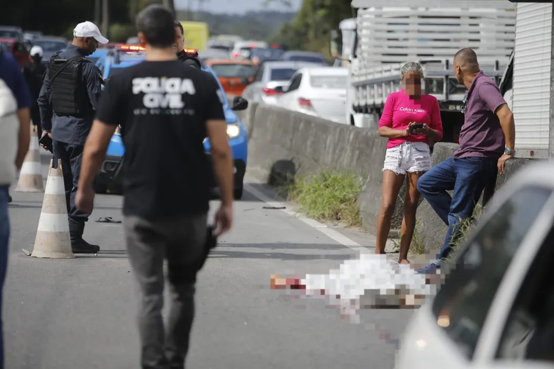 Homem morre atropelado na RJ-106, em São Gonçalo