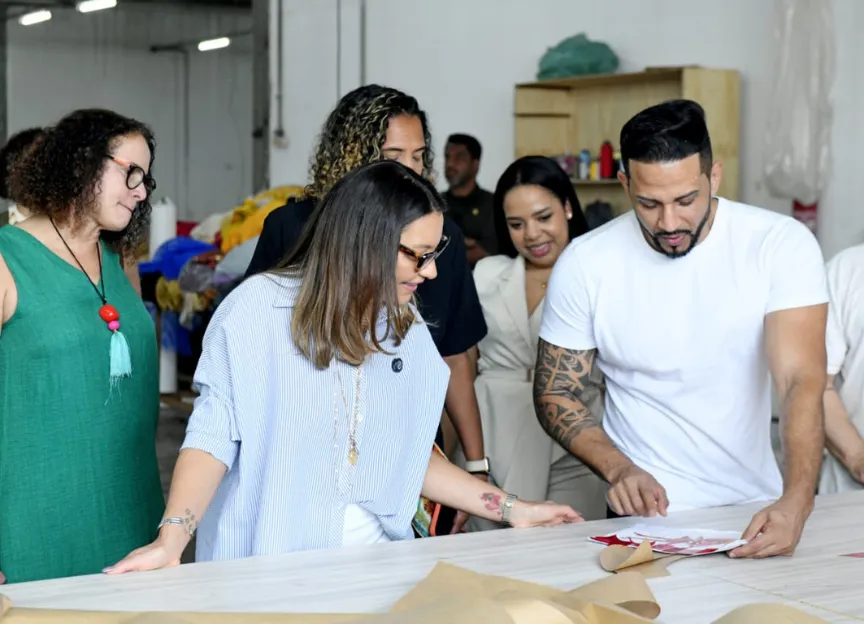 Janja visita o barracão da Acadêmicos de Niterói; veja fotos