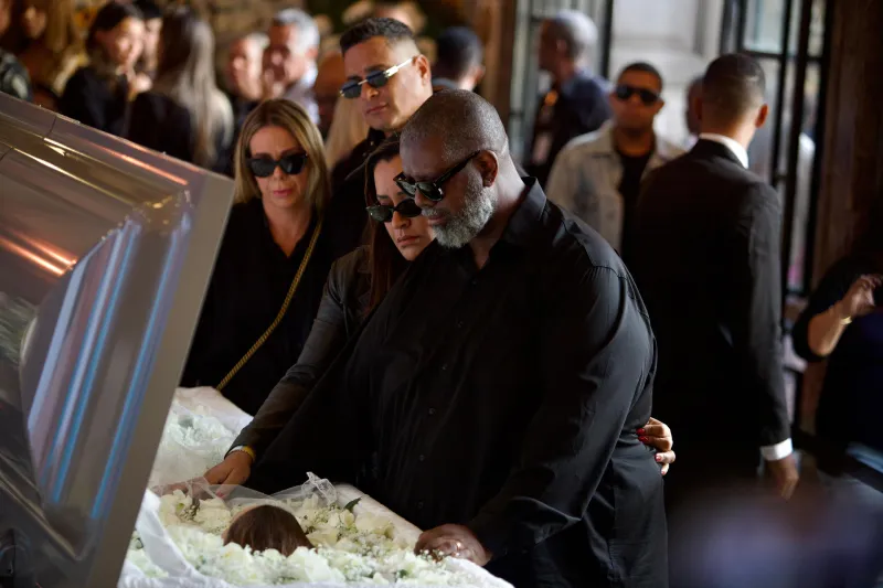 O casal Carla Perez e Xande, além do cantor Péricles
