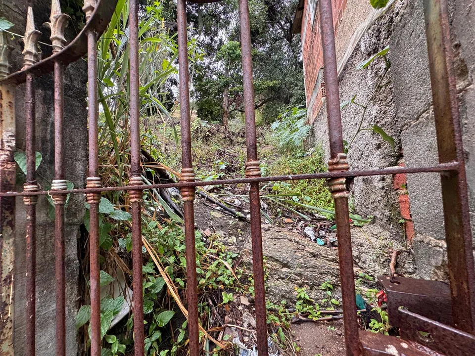 Hoje, o local tem um portão para bloquear o acesso dos moradores