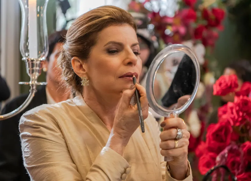 Veja as primeiras imagens do casamento de Odete em Vale Tudo