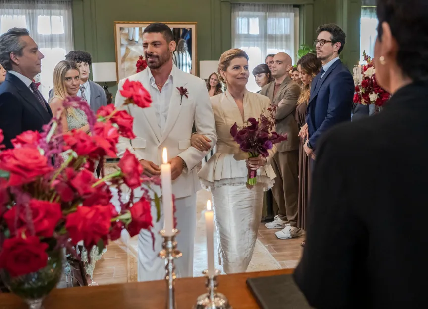 Veja as primeiras imagens do casamento de Odete em Vale Tudo