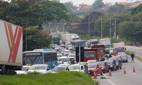 O trânsito ficou congestionado por conta do acidente