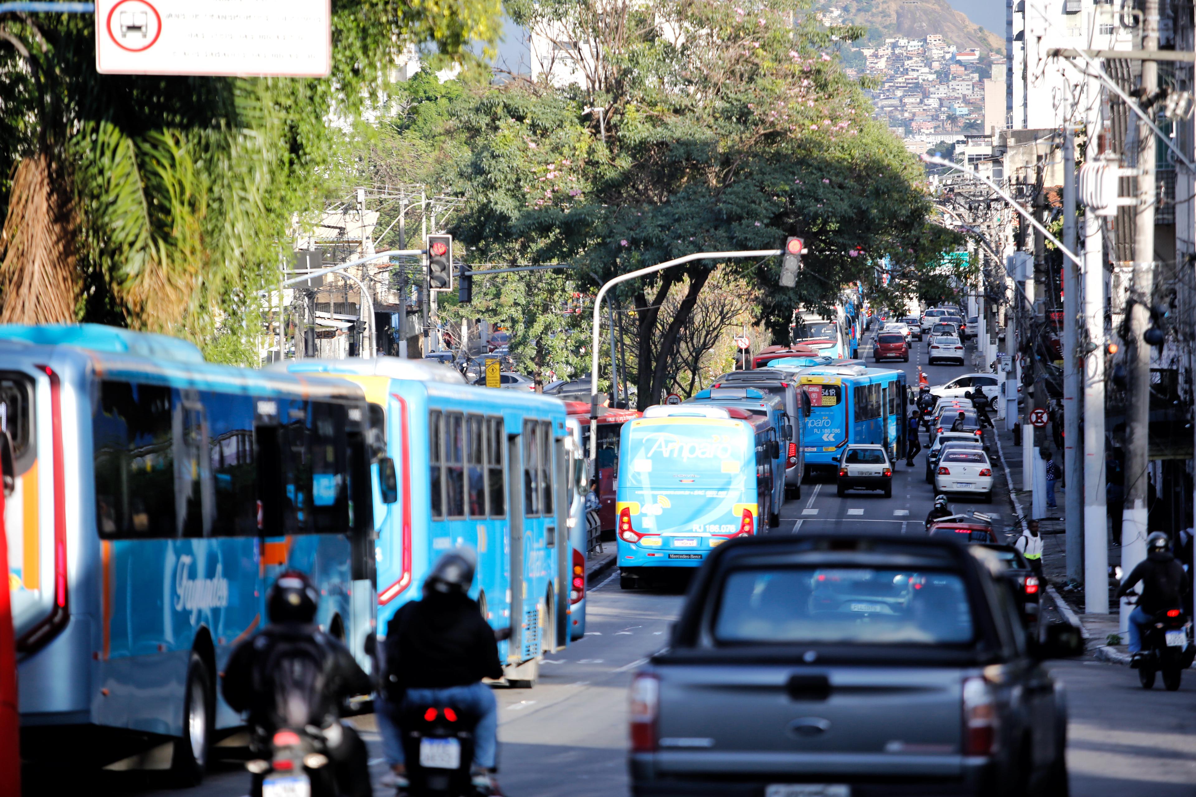 O reflexo foi sentido nas vias de acesso a Niterói e São Gonçalo