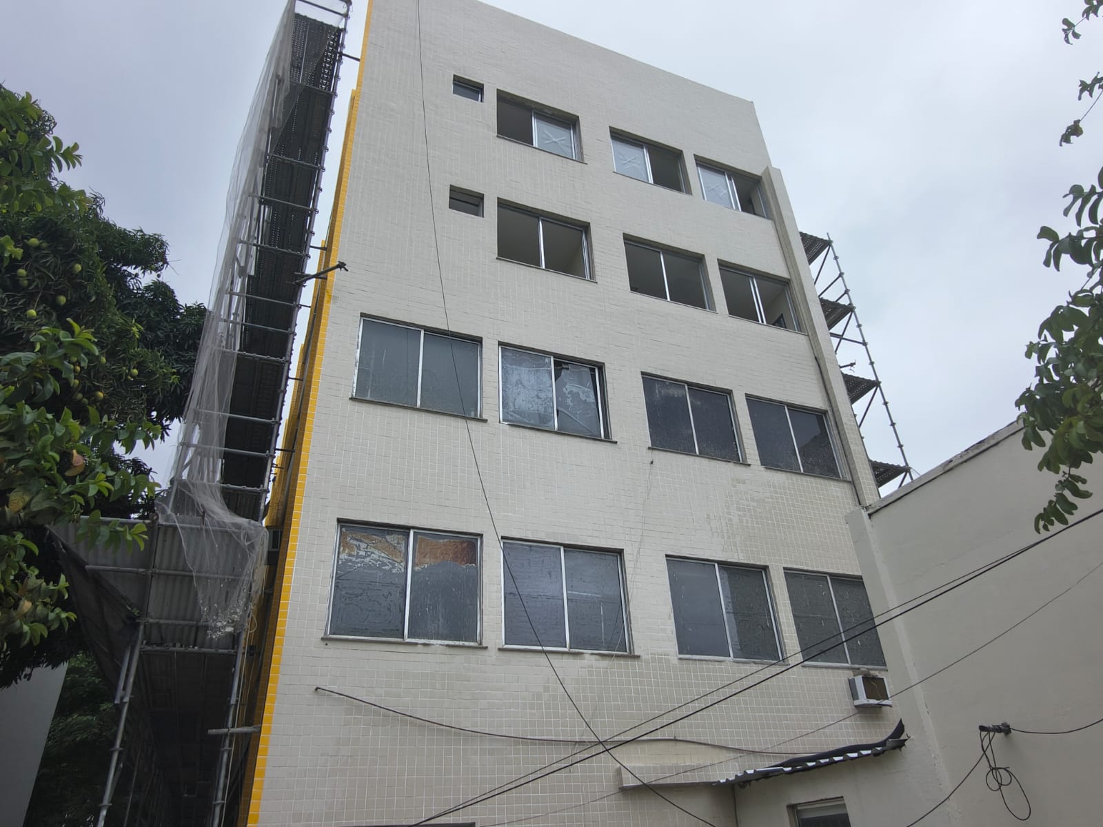 Parede que ficou pronta em menos de uma semana, segundo o funcionário