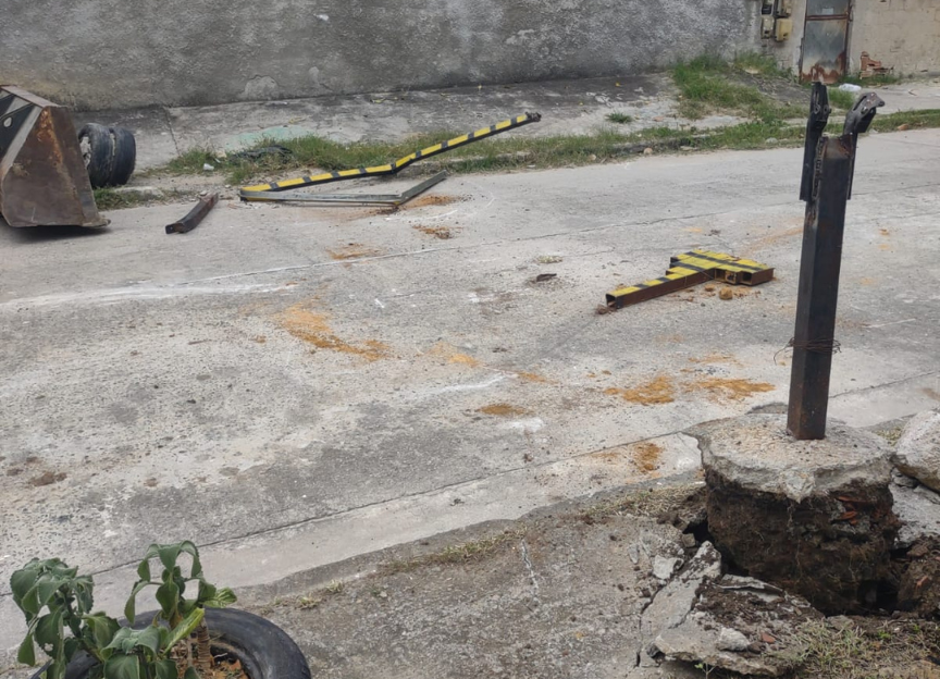 Cinco toneladas de barricadas são retiradas em São Gonçalo