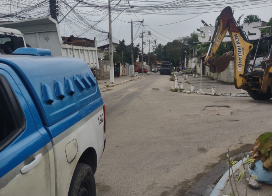 Cinco toneladas de barricadas são retiradas em São Gonçalo