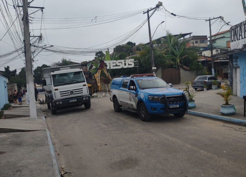 Cinco toneladas de barricadas são retiradas em São Gonçalo