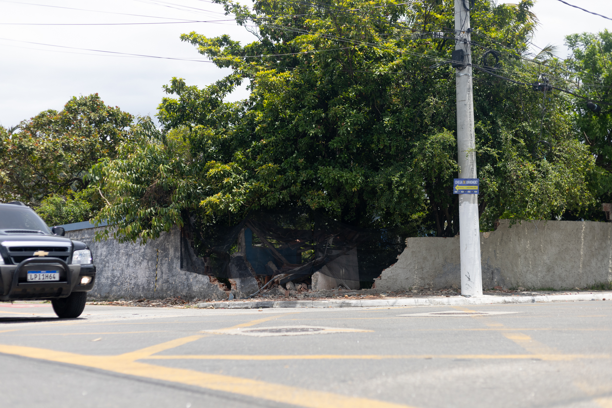 Muro destruído no dia 4 de dezembro