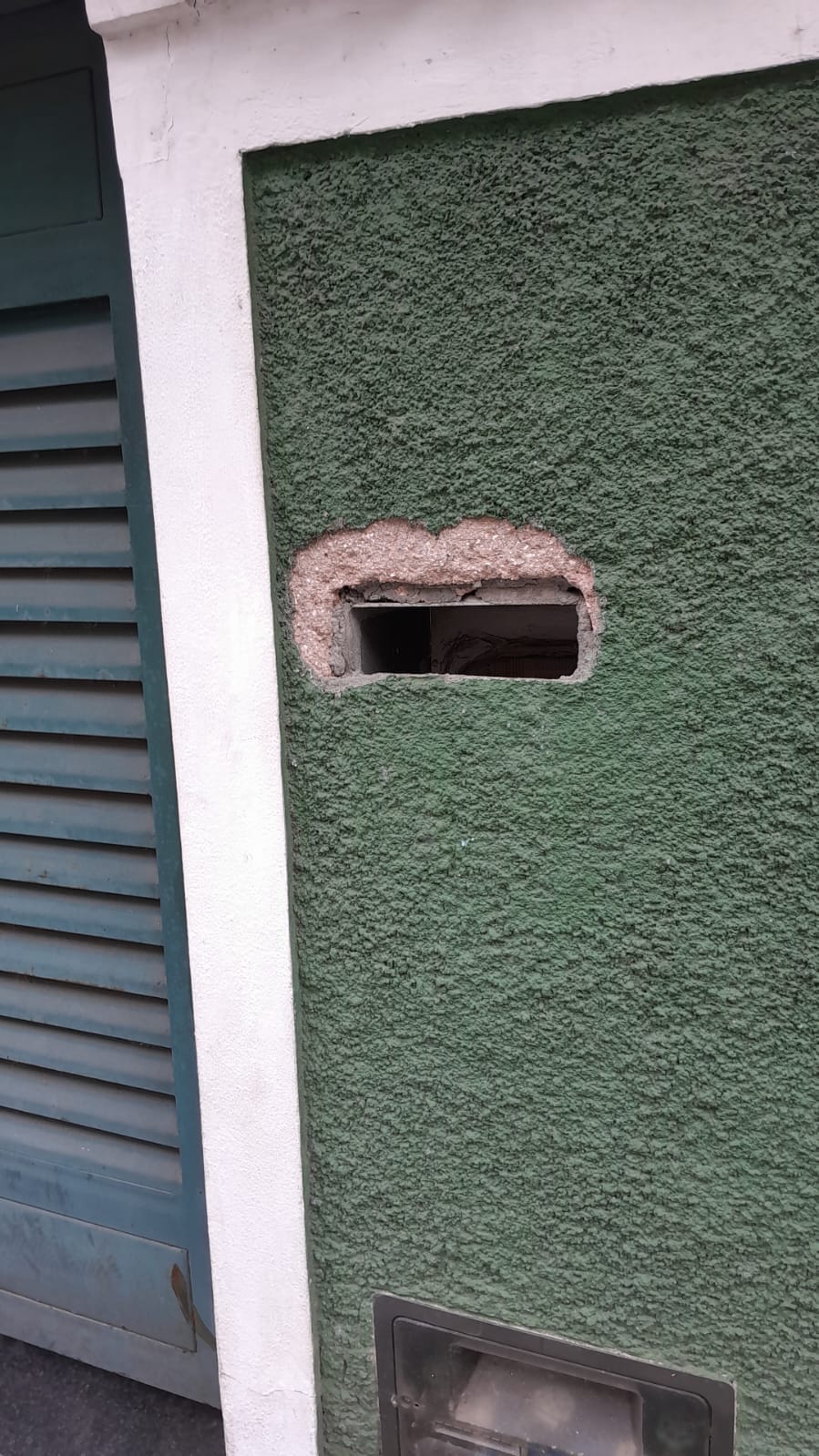 Criminosos roubam caixas de correio em Niterói; vídeo