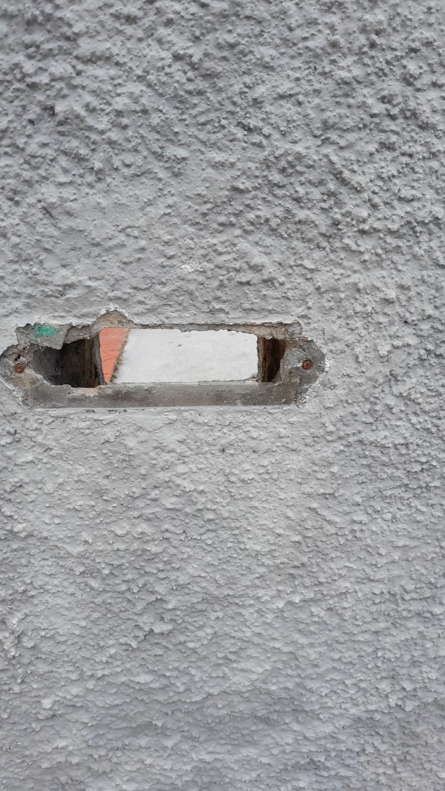 Criminosos roubam caixas de correio em Niterói; vídeo