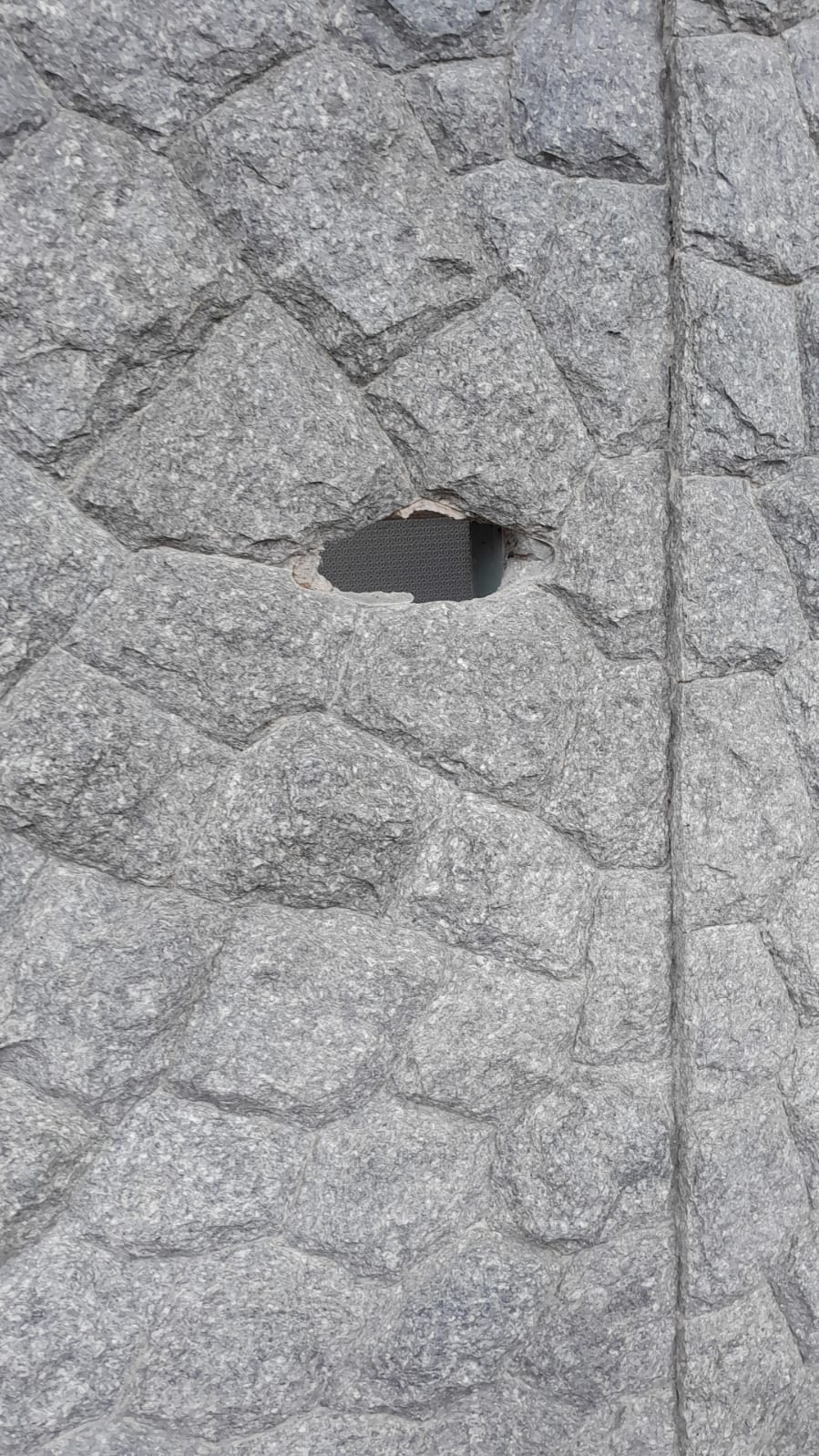 Criminosos roubam caixas de correio em Niterói; vídeo