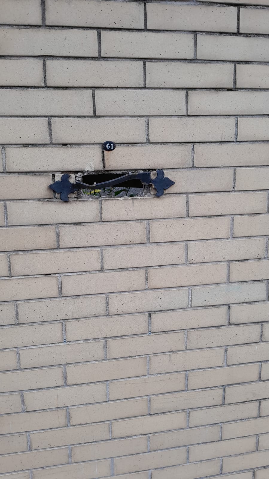 Criminosos roubam caixas de correio em Niterói; vídeo