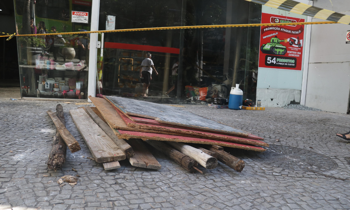 Defesa Civil interdita loja que pegou fogo na Zona Sul de Niterói