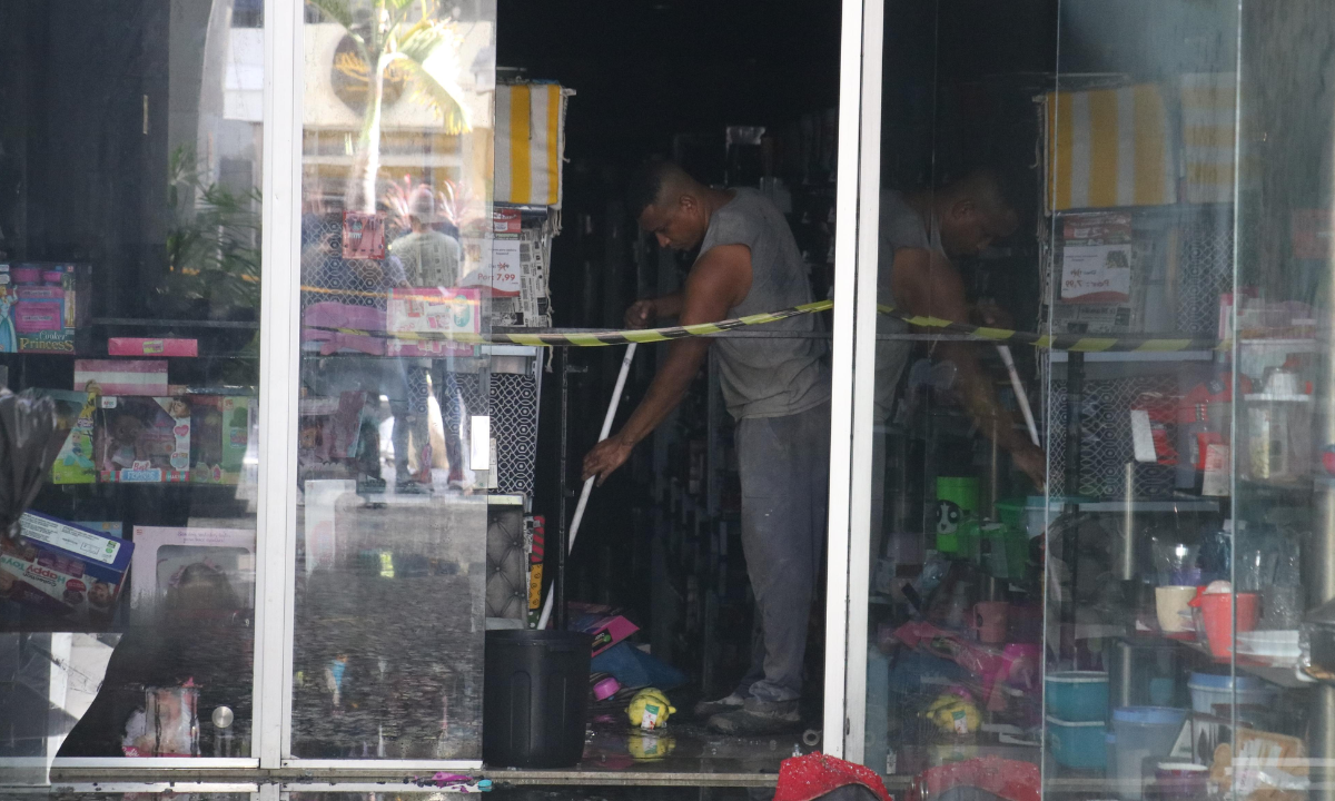 Defesa Civil interdita loja que pegou fogo na Zona Sul de Niterói