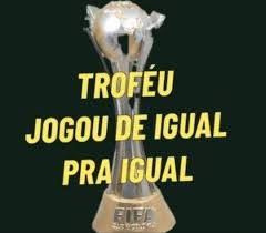 A montagem ironiza torcedores que defenderam o desempenho do Flamengo