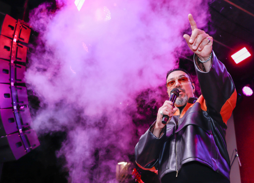 Elenco de Três Graças se reúne em festa luxuosa; veja fotos