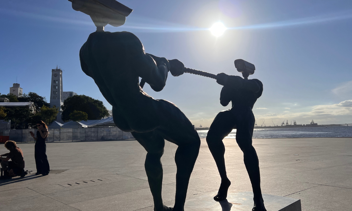 Obra integra a exposição "Primórdios Digitais"