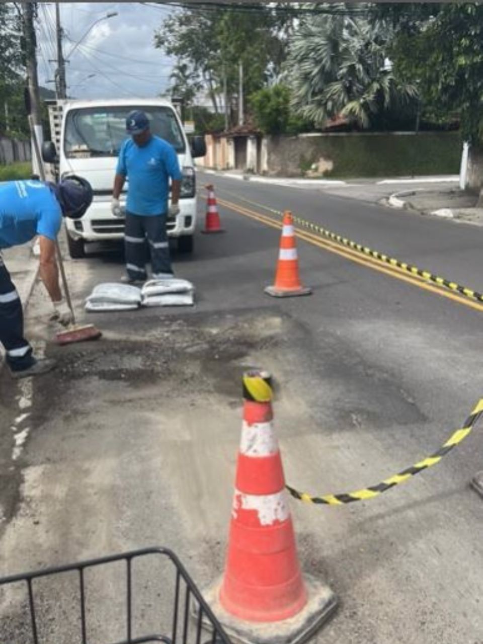No dia seguinte, equipes da Águas de Niterói fecharam o buraco
